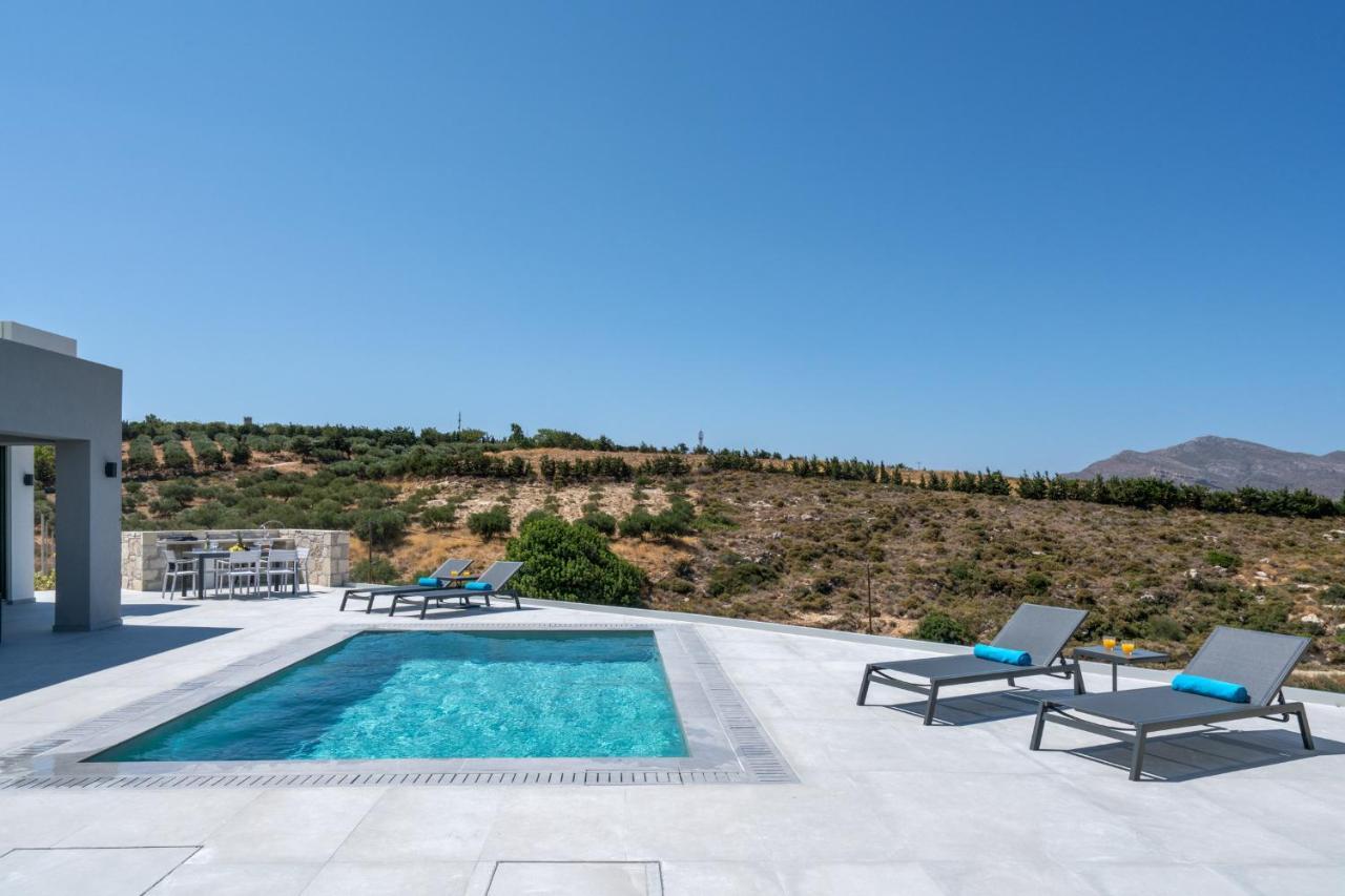 Agios Ioannis  Luxurious Villa Cretan Aura With Private Heated Pool, Jacuzzi And Playroom מראה חיצוני תמונה